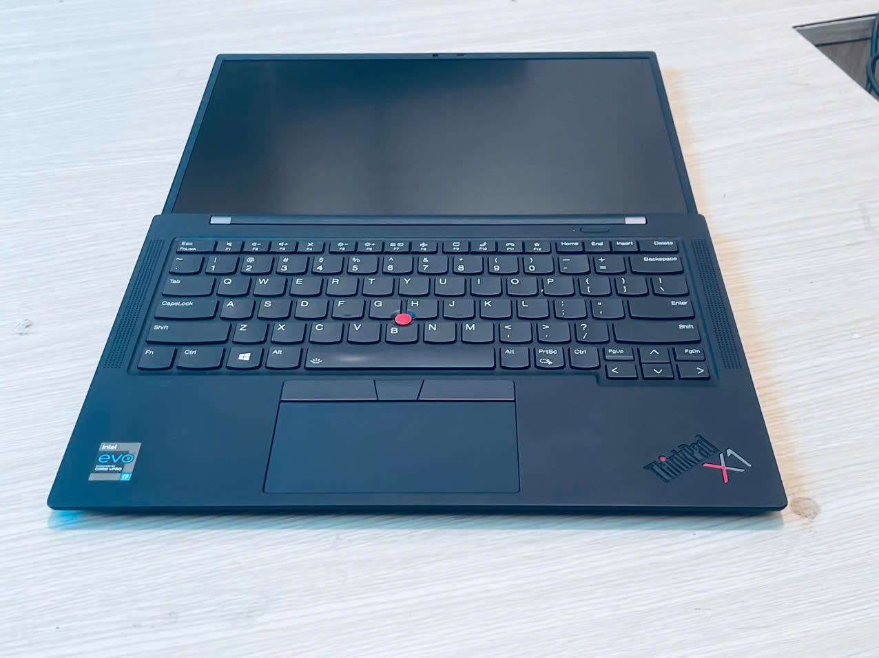 Thinkpad x1 carbon gen 9 gia re